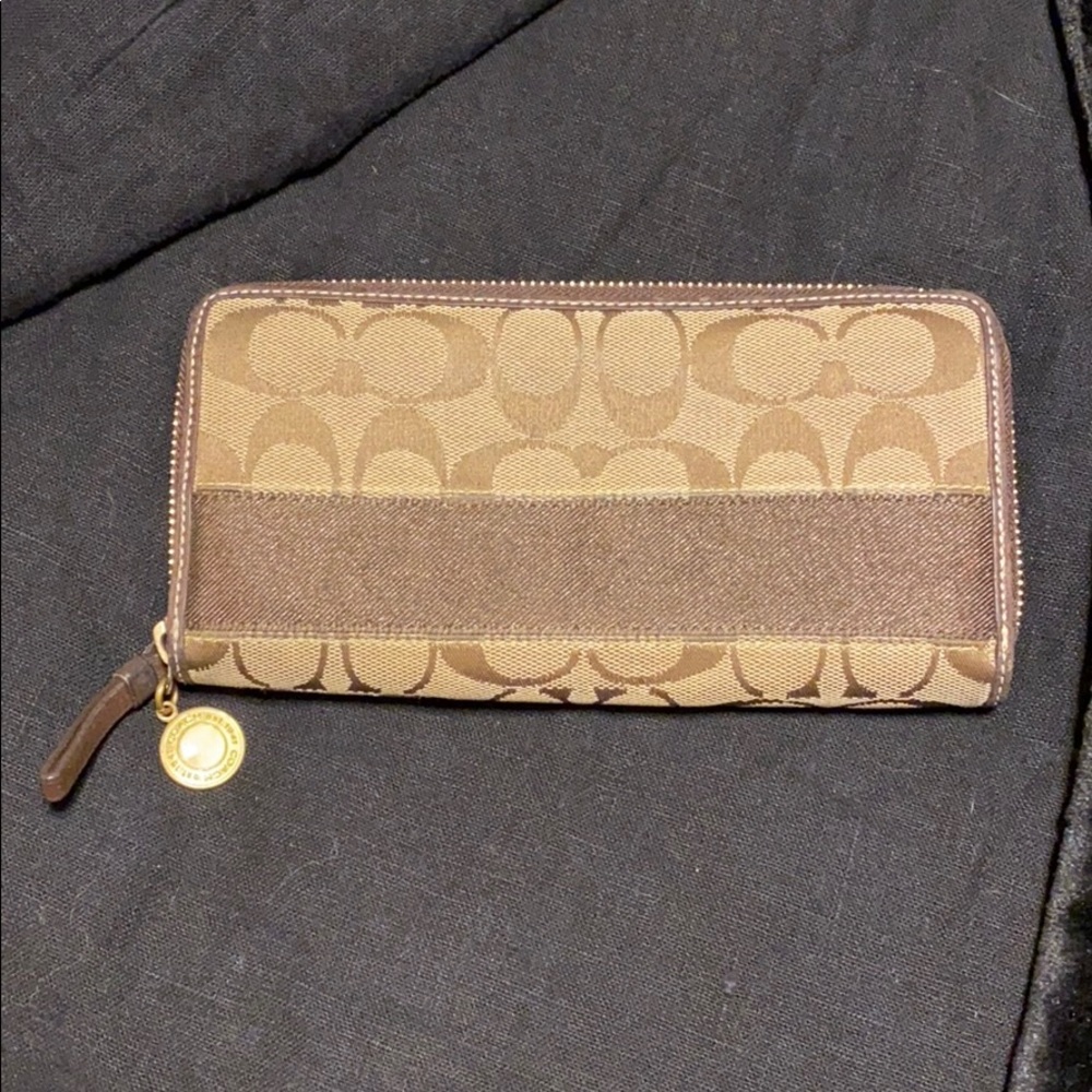 Coach | Signature Accordion Wallet